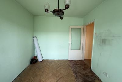 Apartament 3 camere, etaj 3, semidecomandat, centrala, P-ta Doina - 11