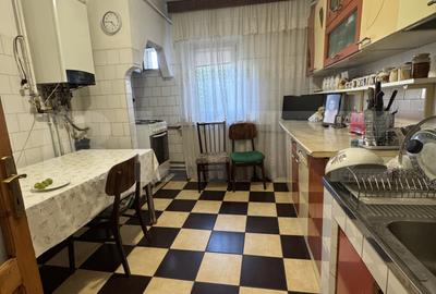 Apartament cu 4 camere decomandat, mobilat în Craiovița Nouă