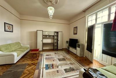 Apartament cu 3 camere semidecomandat în Boul Roșu