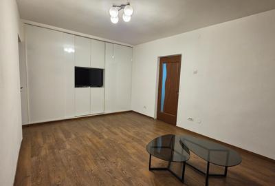 Apartament cu 3 camere semidecomandat, mobilat în Gorjului