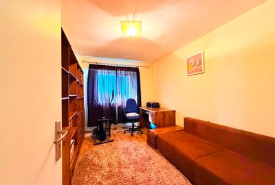 Apartament cu 3 camere decomandat în Nicolina