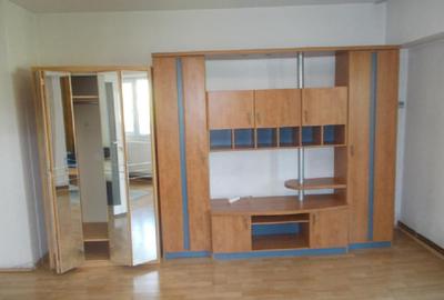 Garsonieră decomandată, mobilată în Răcădău