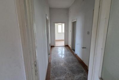 De vanzare spatiu comercial - COMARNIC la DN1 - 27
