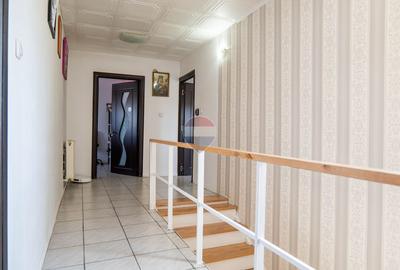 Vanzare vilă cu 2 unitati locative independente in Pantelimon, Central - 10