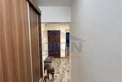 Apartament cu 4 camere semidecomandat în Dristor