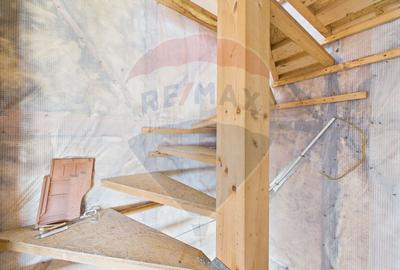 Vila Impunatoare multi-generationala cu Turnulet si Arhitectura Unica - 12