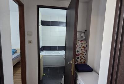 Apartament 2 camere semidecomandat, bloc reabilitat, str. Plt. Petre D. Ionescu - 11
