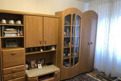 Decomandat cu 2 bai in bloc reabilitat, mobilat si utilat - 2