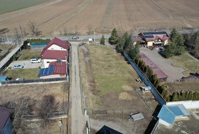 Micro-ferma cu 6500mp teren si hala la 15 min de Bacau. - 1