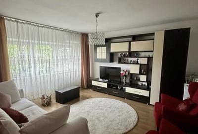 Apartament cu 3 camere decomandat, mobilat în Central