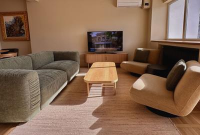 Apartament cu 3 camere semidecomandat, mobilat în Calea Victoriei