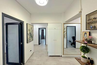 Apartament cu 4 camere decomandat în Casa de Cultură