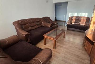 Apartament cu 4 camere decomandat, mobilat în Berceni