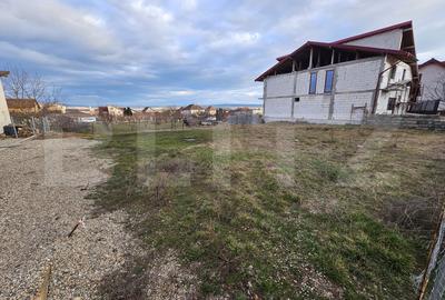 Teren Construcții intravilan de 448 mp, în Vest
