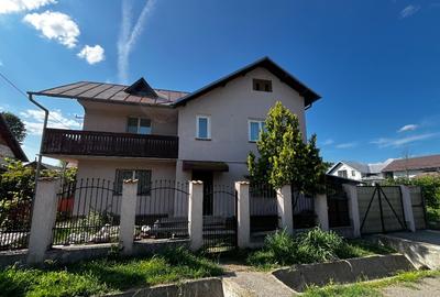 Casă individuală cu 5 camere în Priseaca