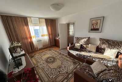 Apartament cu 3 camere semidecomandat, mobilat în Casa de Cultură