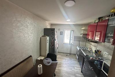 Apartament cu 4 camere decomandat în Nicolina