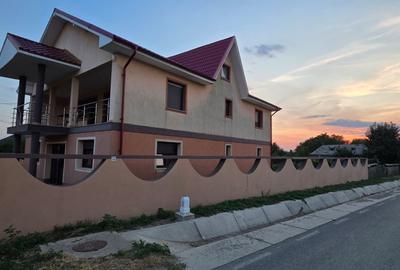 Vilă spațioasă priveliște superbă – Prajesti-la 15 minute de Bacău - 1