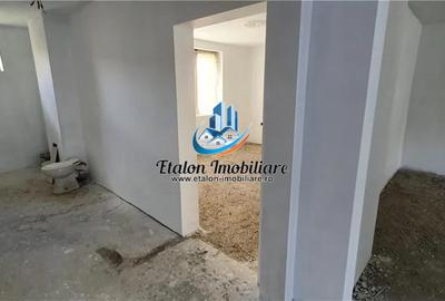 Apartament cu 3 camere decomandat în Mărăței