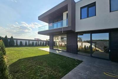 Casă individuală cu 5 camere în Pipera