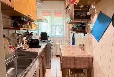 Apartament cu 3 camere semidecomandat în Circumvalațiunii