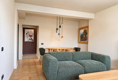 Apartament cu 3 camere semidecomandat în Calea Victoriei