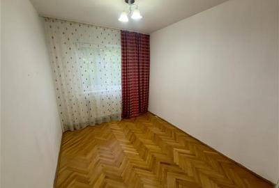 Apartament 3 camere Pacurari, et intermediar - 3
