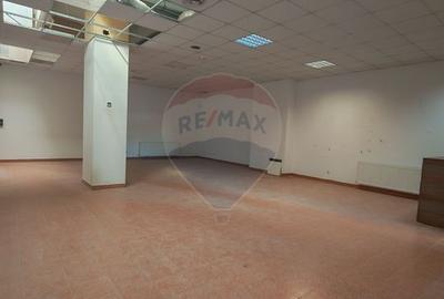 Spațiu de birouri de 2,100mp de închiriat - 18