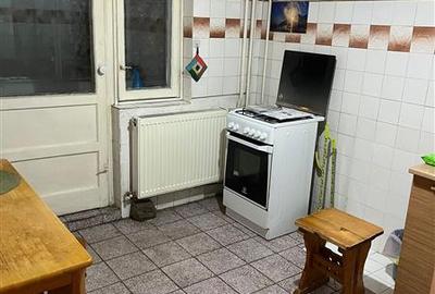 Decomandat la etajul 1 aproape de Piata Verde - 1