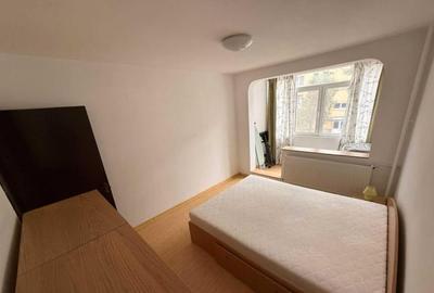 Apartament cu 3 camere semidecomandat în Drumul Taberei