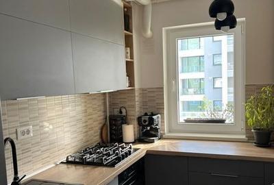 Apartament cu 2 camere decomandat, mobilat în Tractorul