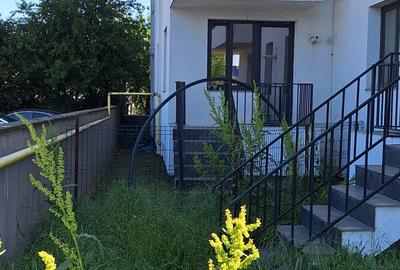 Ultimul apartament la  parter , 2 camere, curte privata ,negociabil - 11