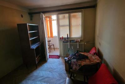 Vest, se vinde apartament semidecomandat trei camere ,pret 45000 euro negociabil - 6