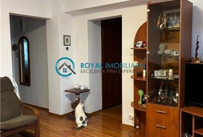 Royal Imobiliare - Vanzare apartament 3 camere zona Democratiei - 2