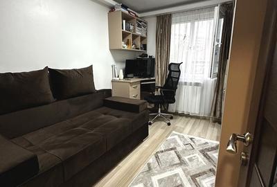 Apartament cu 3 camere semidecomandat, mobilat în Alexandru cel Bun