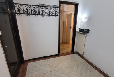 Universitate, Intercontinental, Blocul Roșu - 10