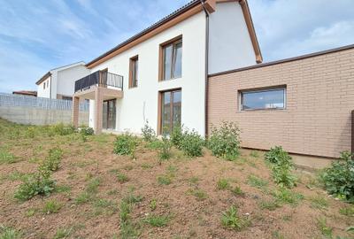 Casa cuplata prin garaj 23 mp, sup.totala 147 mp,teren 400 mp Chinteni - 1