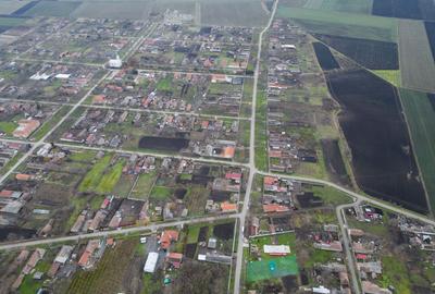 Teren Construcții intravilan de 1432 mp, în Peregu Mic