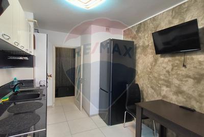 Apartament cu 3 camere de închiriat în Micro 19 Galați - 11