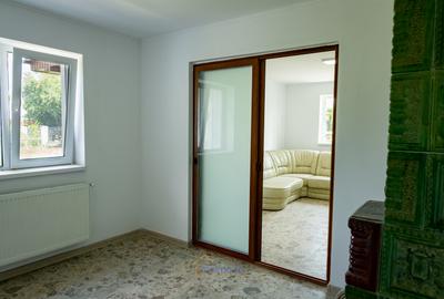 Casă renovată, spațiu pentru familie și grădină - Moinesti - 12