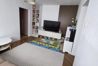 Apartament cu 3 camere semidecomandat, mobilat în Obor