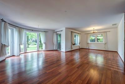 Casă individuală - 860 mp teren, 4 dormitoare si birou. - 1