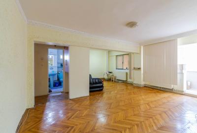 Apartament 3 camere transformat in 2 camere – Bd. Cosminului - 3