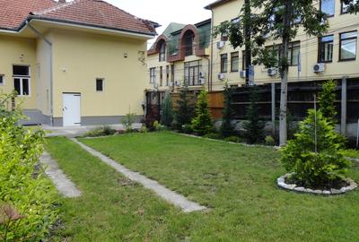 Casa recent renovata  .str. Avram Iancu, curte 300 mp, 3 parcari, zona centrala - 3
