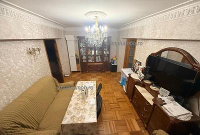 Apartament cu 3 camere semidecomandat în Tei