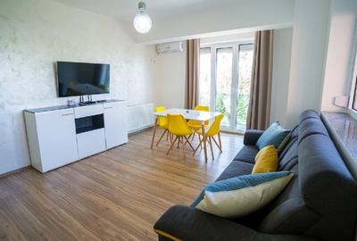 Apartament cu 2 camere semidecomandat, mobilat în Central