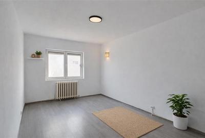 Apartament cu 3 camere decomandat în Exterior Est