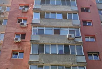 Apartament cu 3 camere semidecomandat în Moșilor