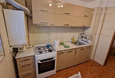 Vand apartament 2 camere, complet mobilat, centrala proprie, loc parcare de - 10