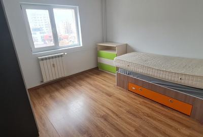 Apartament cu 3 camere decomandat, mobilat în Decebal